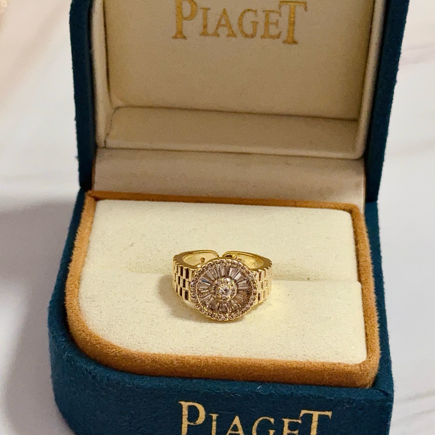 Piaget Sunlight Diamond Open Ring ring yellow gold metal with clear white diamonds adjustable open size