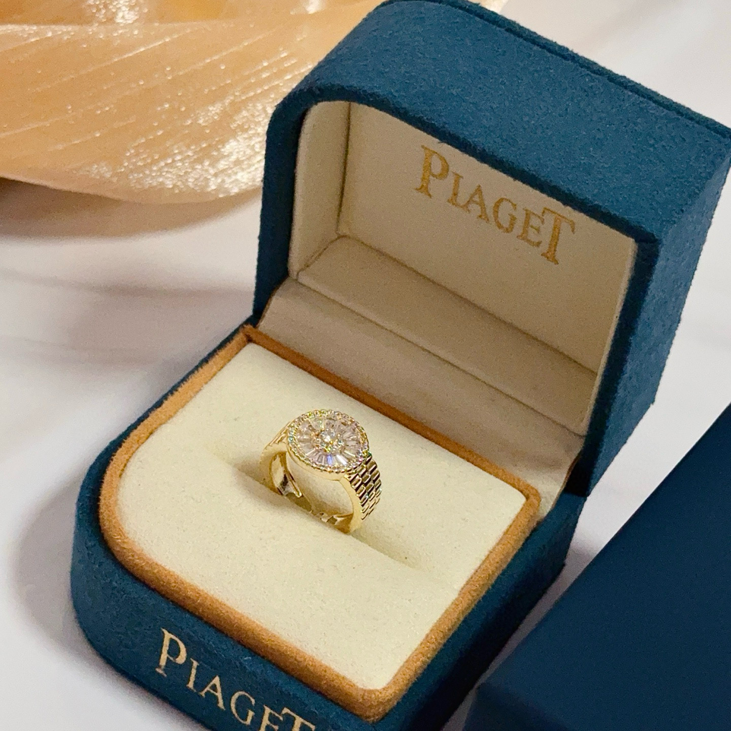 Piaget Sunlight Diamond Open Ring ring yellow gold metal with clear white diamonds adjustable open size