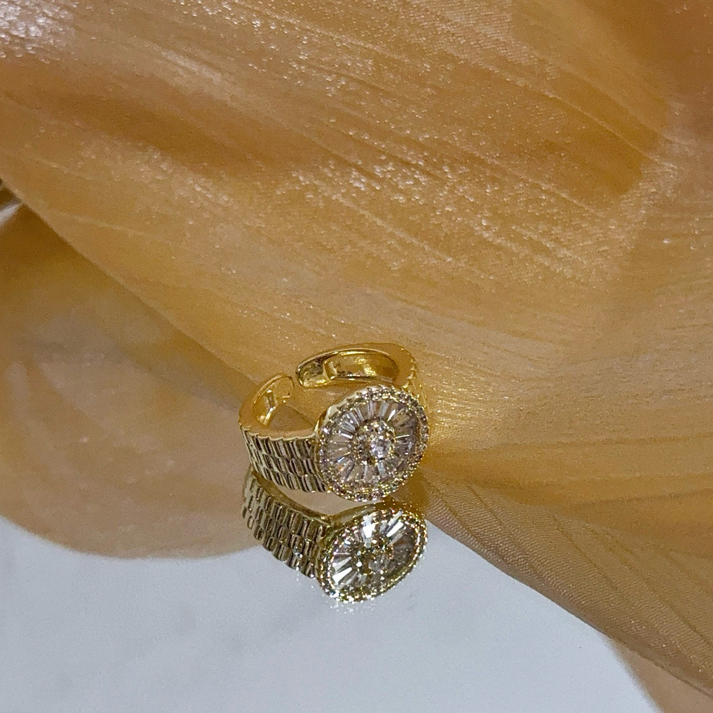 Piaget Sunlight Diamond Open Ring ring yellow gold metal with clear white diamonds adjustable open size