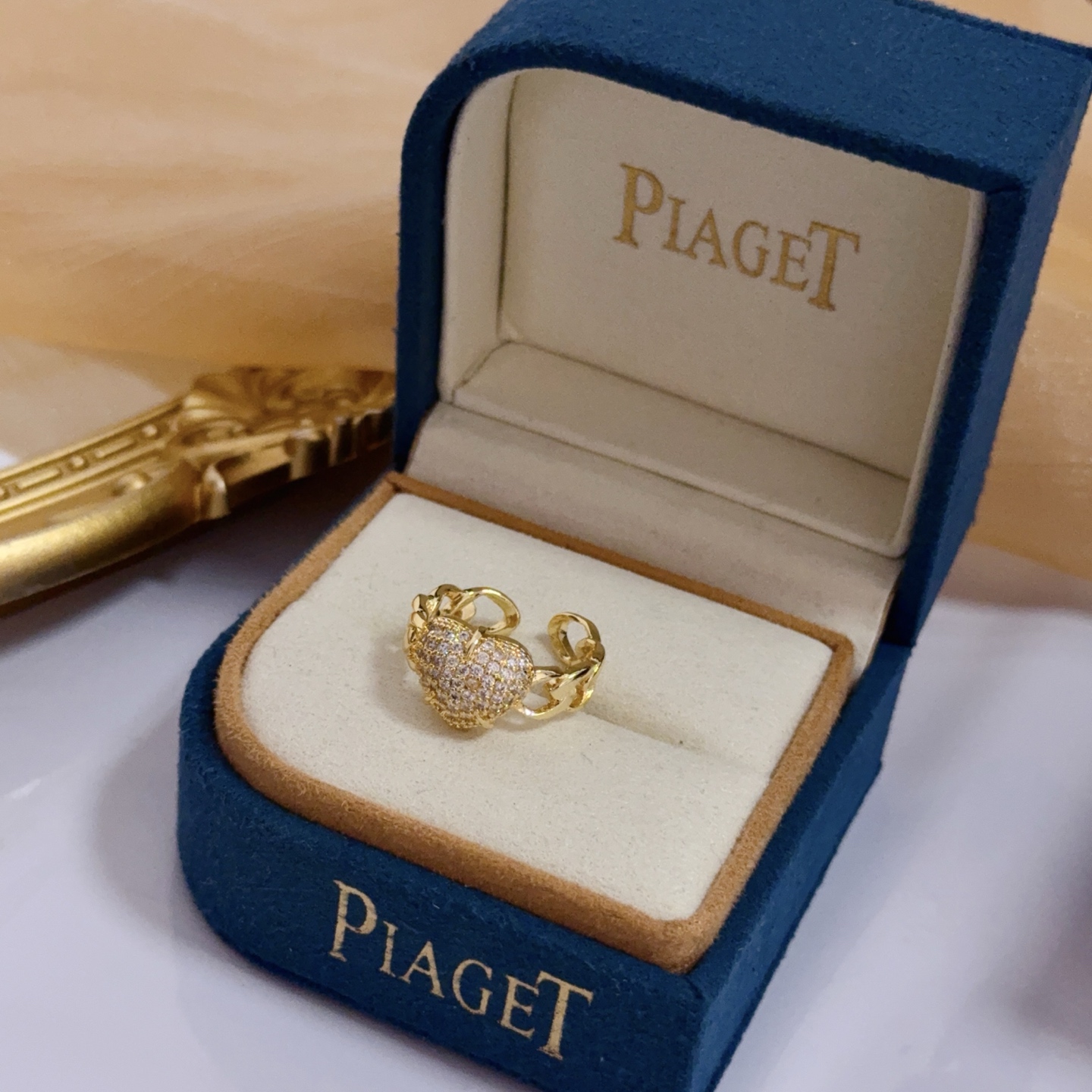Piaget Heart Pave Chain Open Ring ring yellow gold metal with clear pave diamond stones adjustable open band