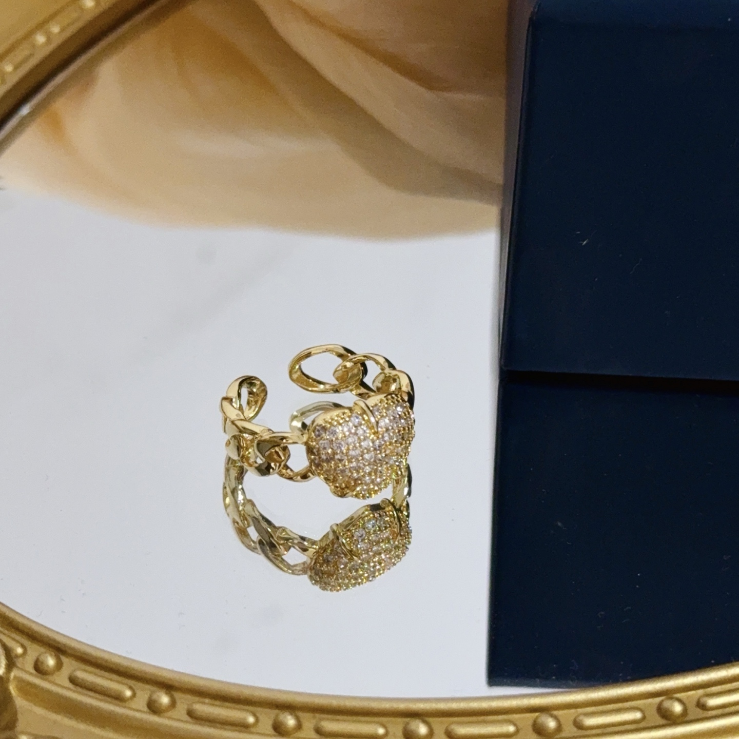 Piaget Heart Pave Chain Open Ring ring yellow gold metal with clear pave diamond stones adjustable open band