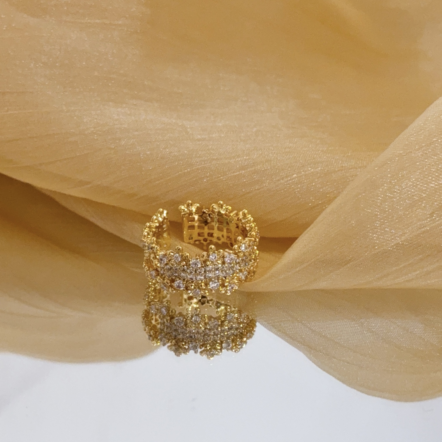 Piaget Sunlight Escape ring yellow gold with clear diamond accents adjustable open band