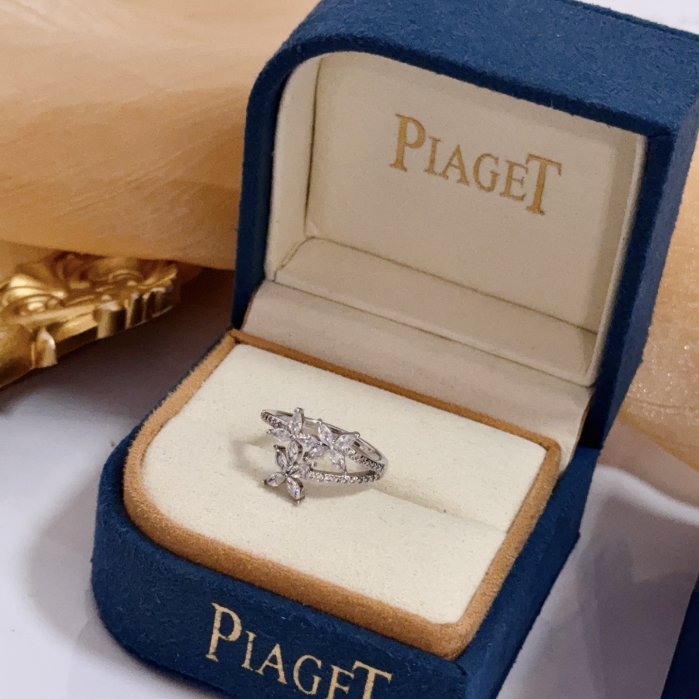 Piaget Rose ring 18k white gold with clear diamonds US 7