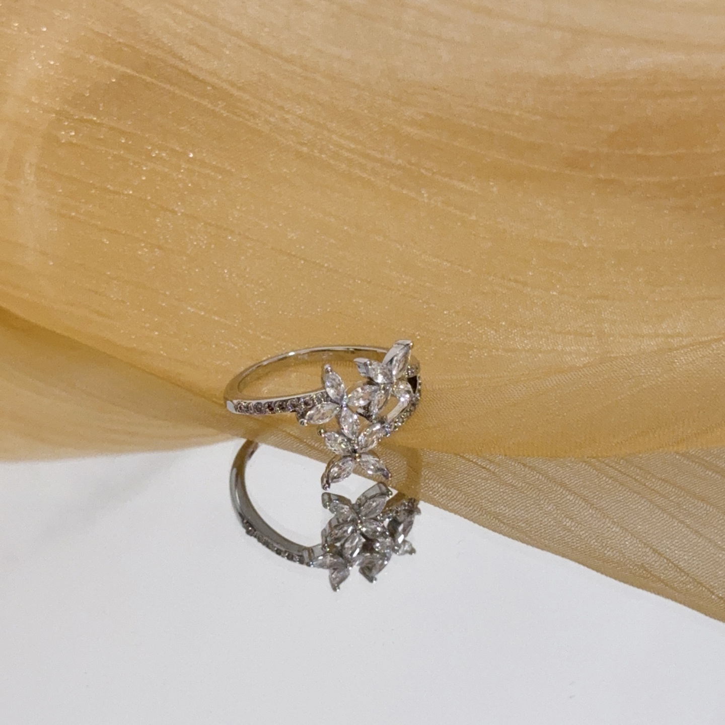 Piaget Rose ring 18k white gold with clear diamonds US 7