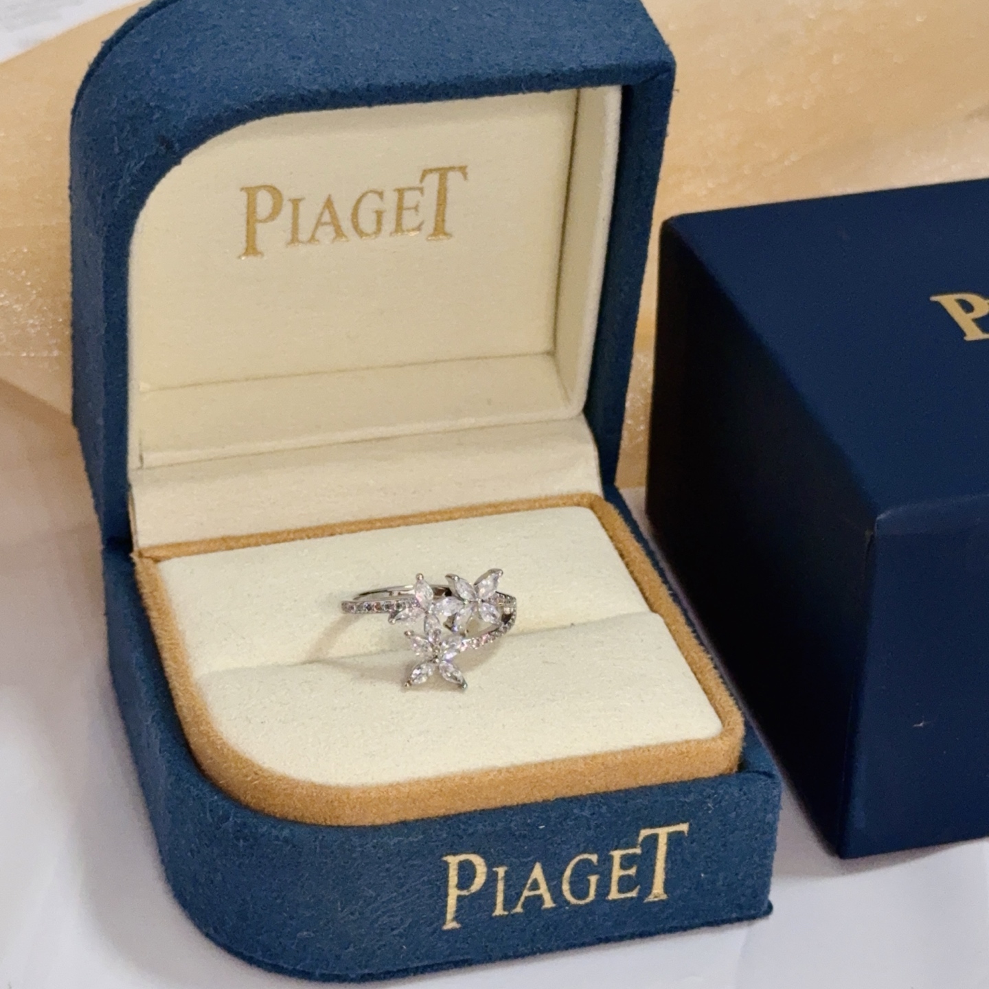 Piaget Rose ring 18k white gold with clear diamonds US 7