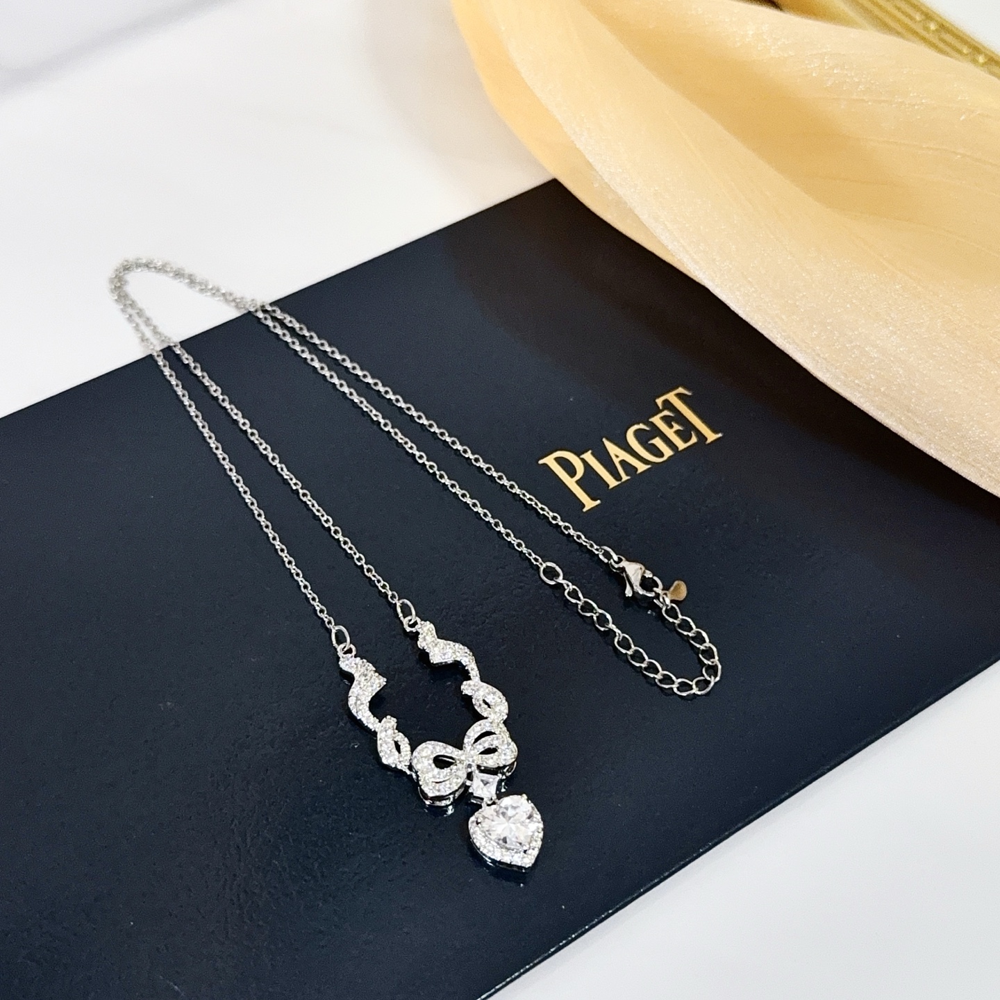 Piaget Heart Bow Diamond Pendant necklace Silver-toned white gold with clear diamond stones 45cm