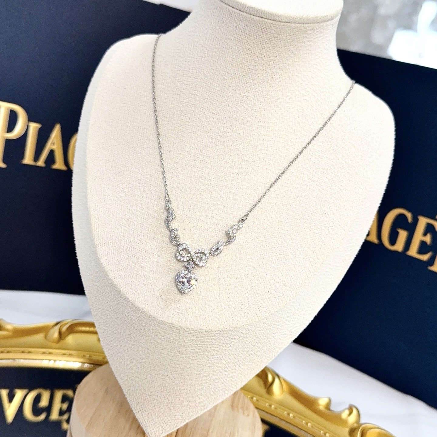Piaget Heart Bow Diamond Pendant necklace Silver-toned white gold with clear diamond stones 45cm