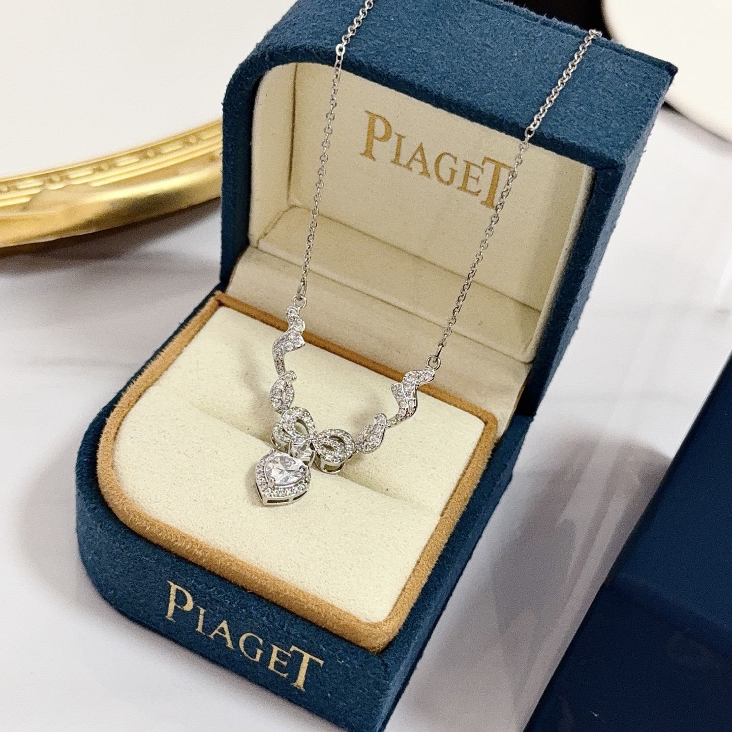Piaget Heart Bow Diamond Pendant necklace Silver-toned white gold with clear diamond stones 45cm