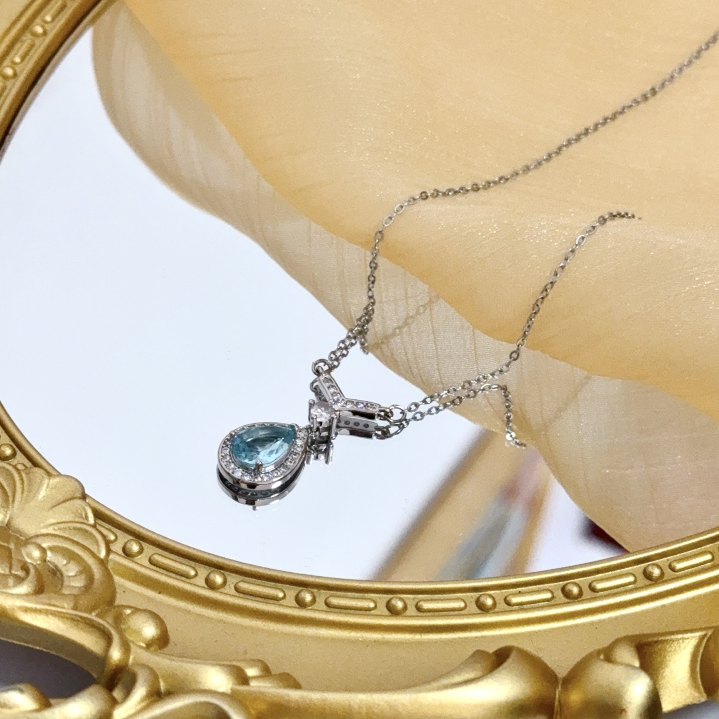 Piaget Treasures Teardrop Pendant necklace Silver-toned white gold metal sky blue teardrop gemstone clear diamond accents 42cm with 3cm extender