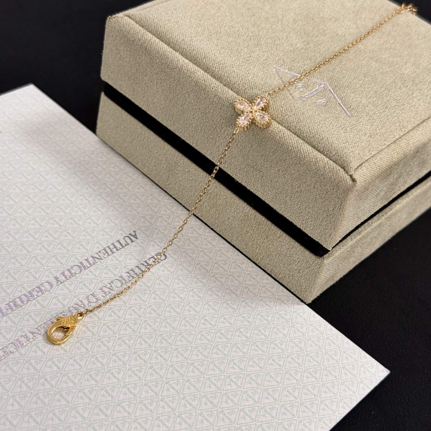 Van Cleef Arpels Alhambra bracelet yellow gold with clear diamond accents 17cm