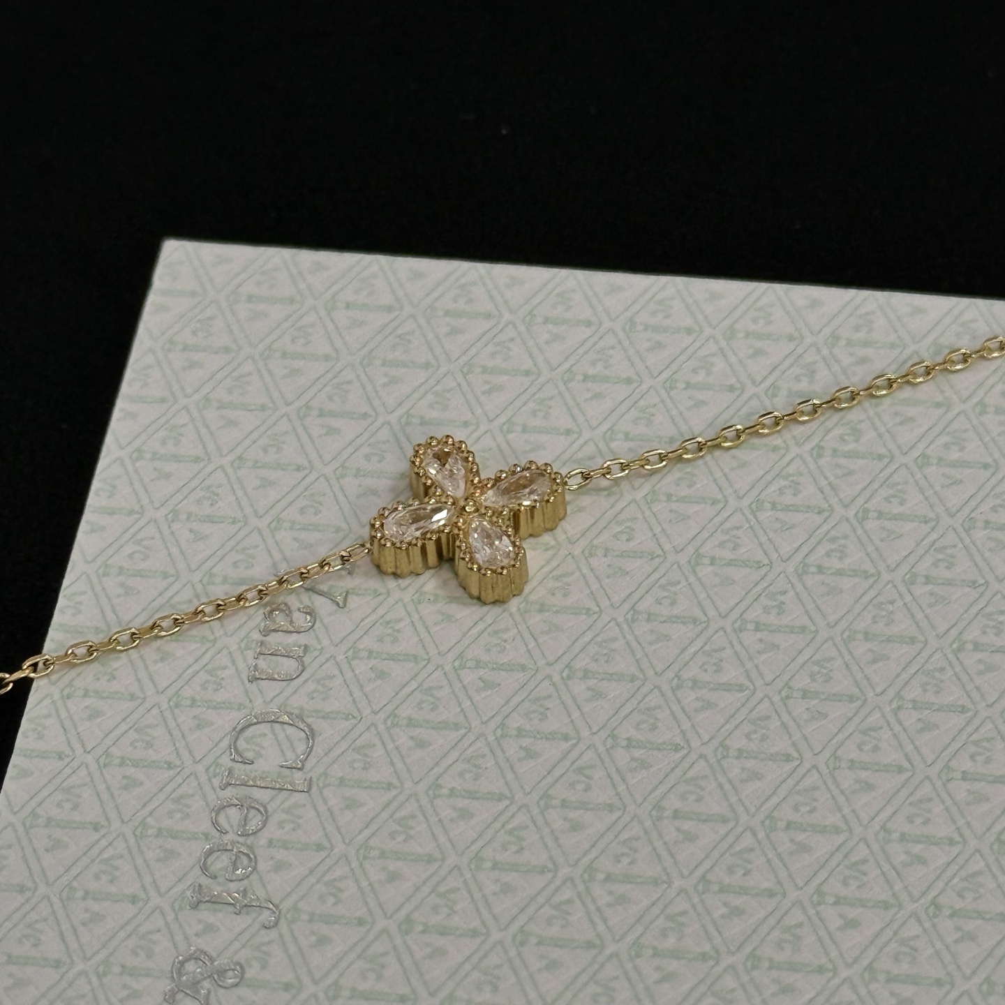 Van Cleef Arpels Alhambra bracelet yellow gold with clear diamond accents 17cm