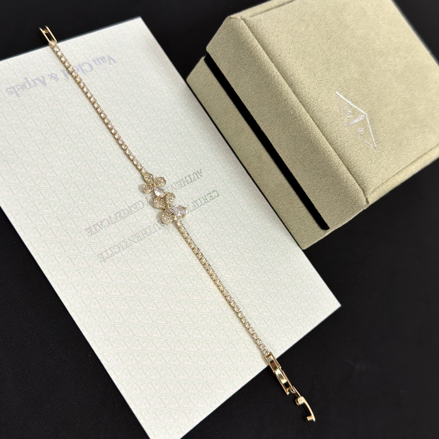Van Cleef Arpels Frivole bracelet Yellow gold with clear diamonds 17cm