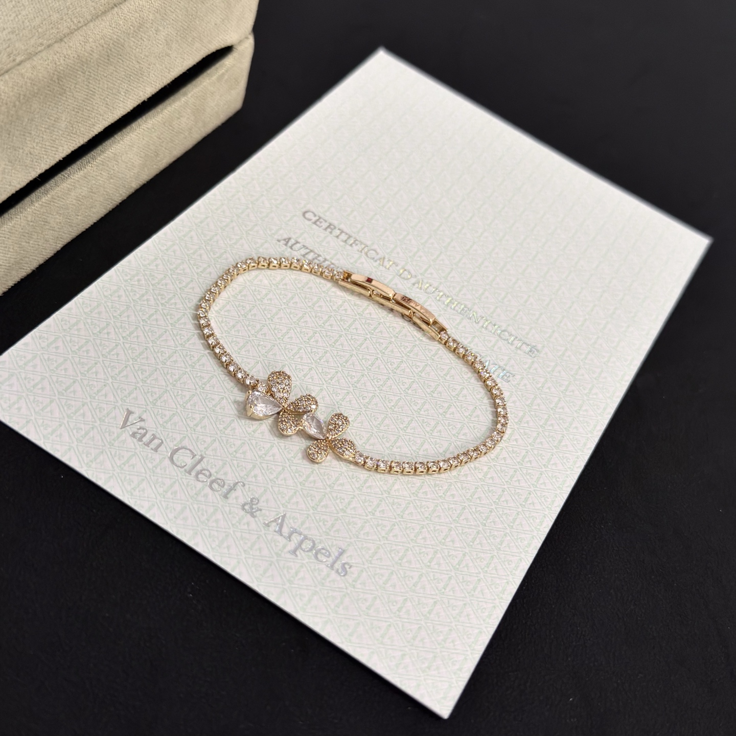 Van Cleef Arpels Frivole bracelet Yellow gold with clear diamonds 17cm