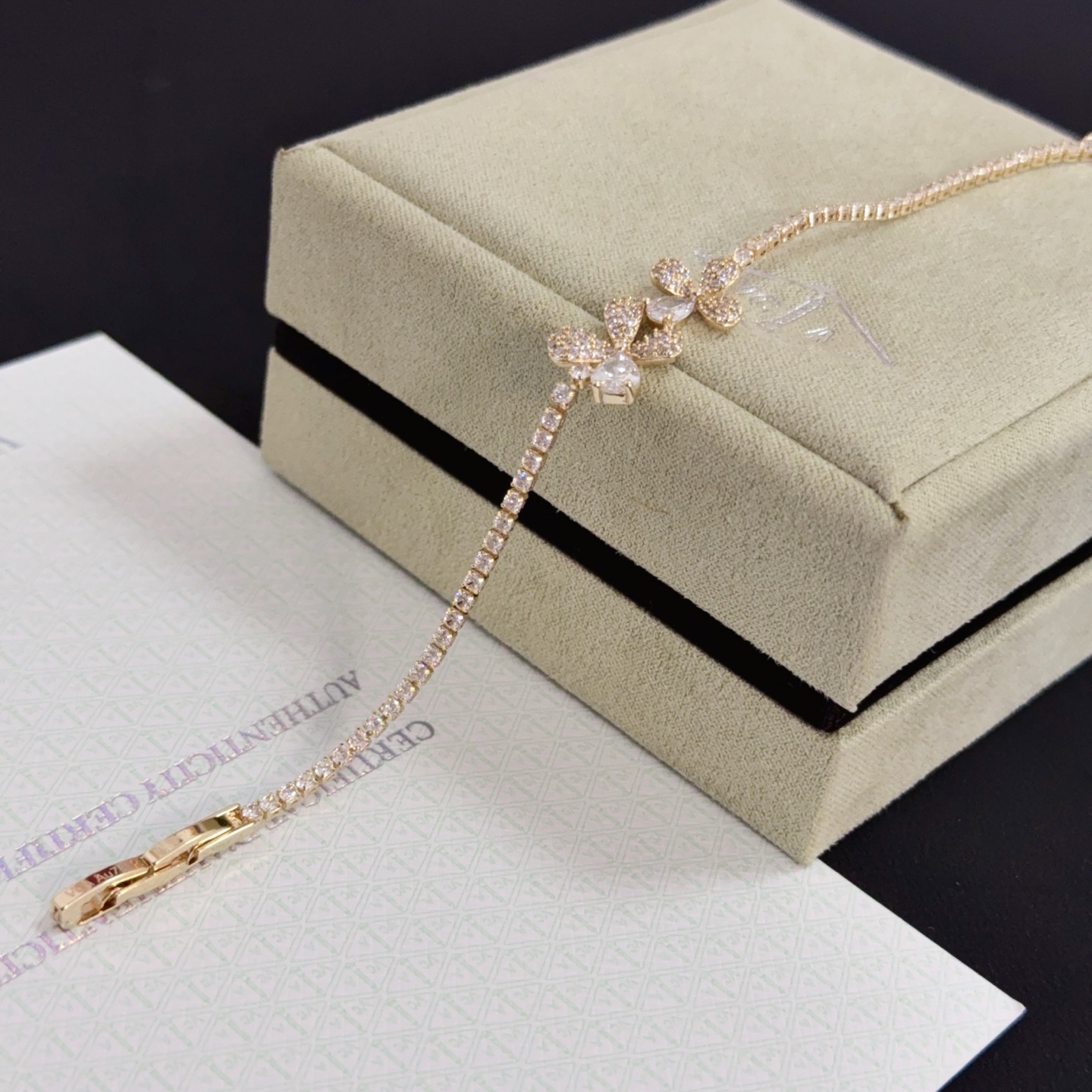 Van Cleef Arpels Frivole bracelet Yellow gold with clear diamonds 17cm