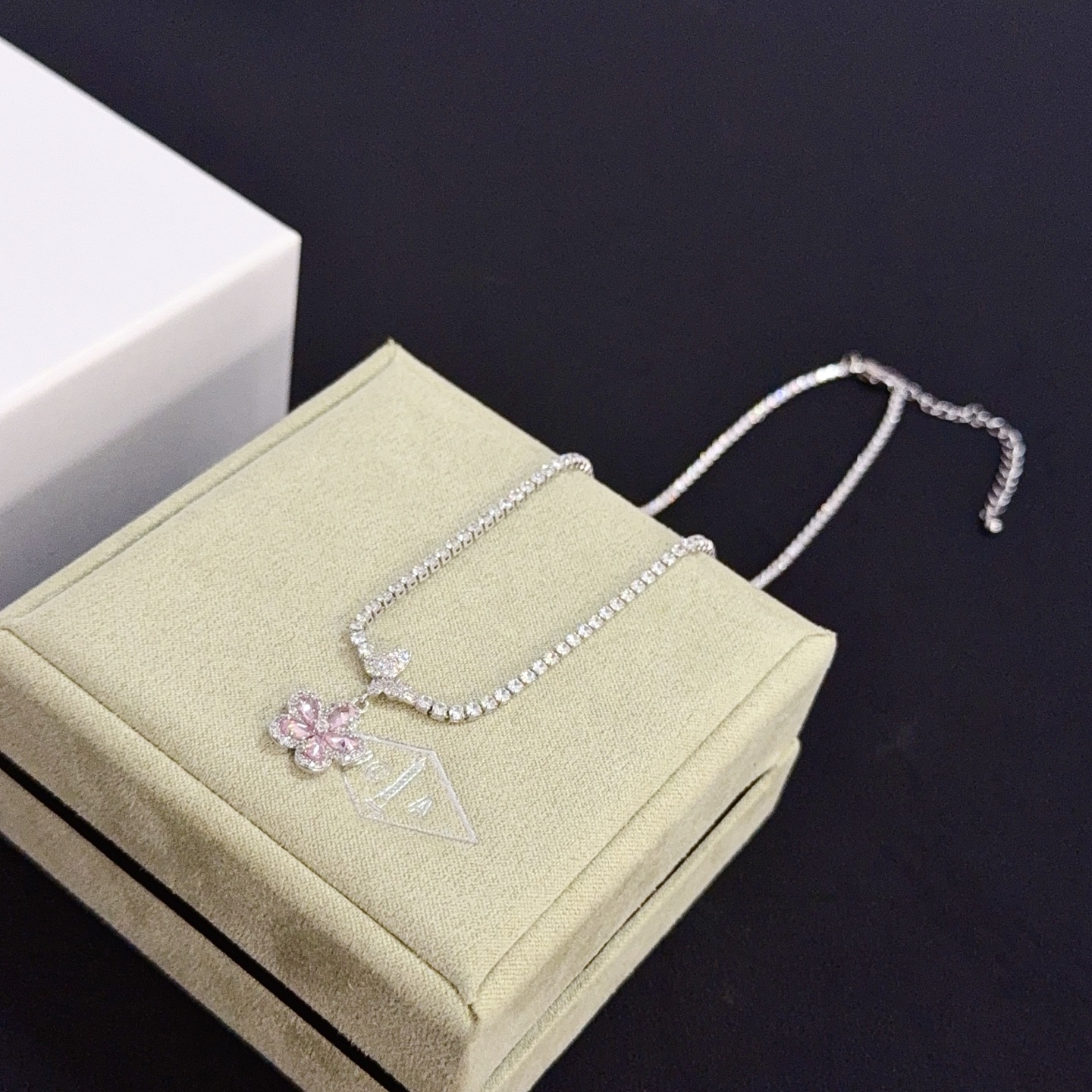 Van Cleef Arpels Alhambra necklace silver-toned white gold metal with clear diamond accents and mother-of-pearl clover motifs 42cm with 5cm extender chain