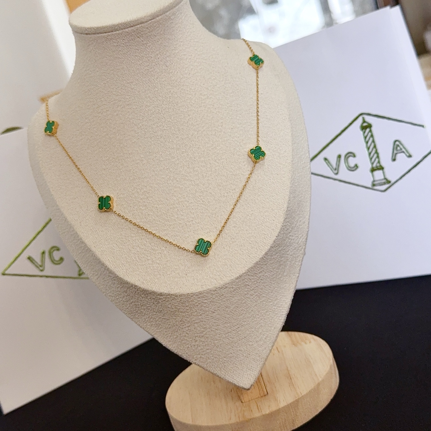 Van Cleef Arpels Alhambra necklace yellow gold green malachite 42cm