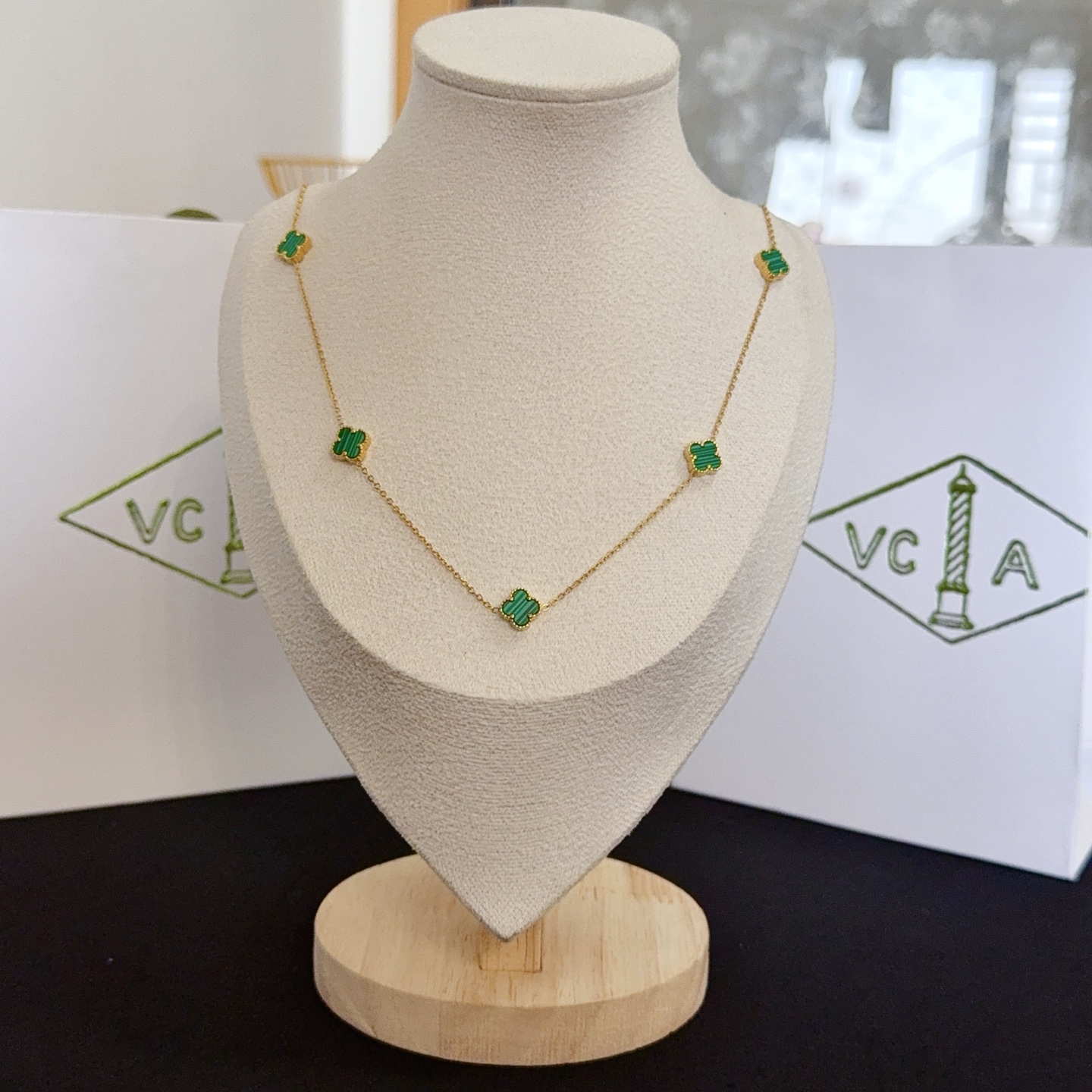 Van Cleef Arpels Alhambra necklace yellow gold green malachite 42cm