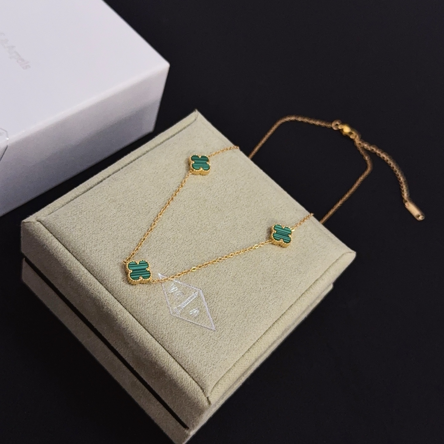 Van Cleef Arpels Alhambra necklace yellow gold green malachite 42cm