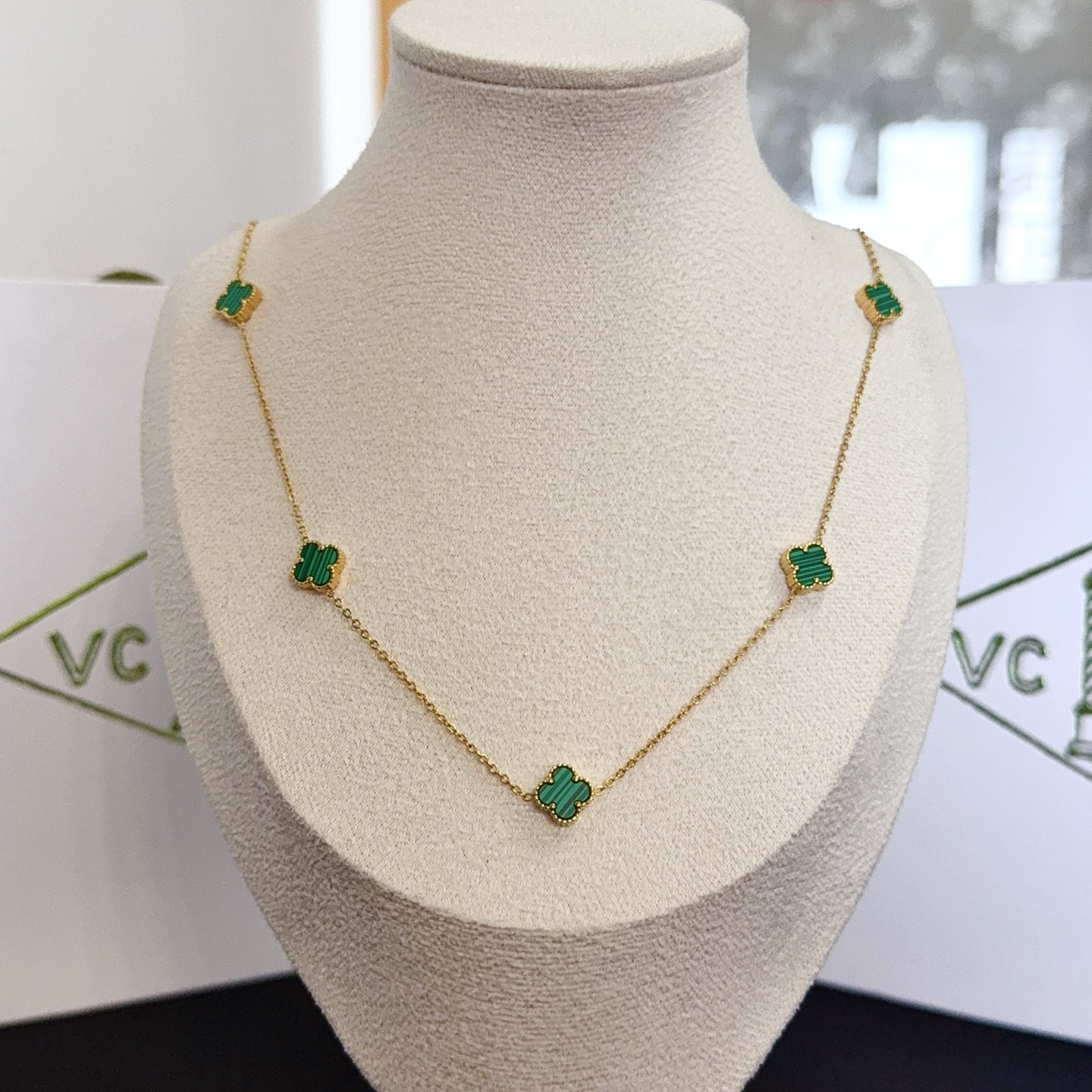 Van Cleef Arpels Alhambra necklace yellow gold green malachite 42cm