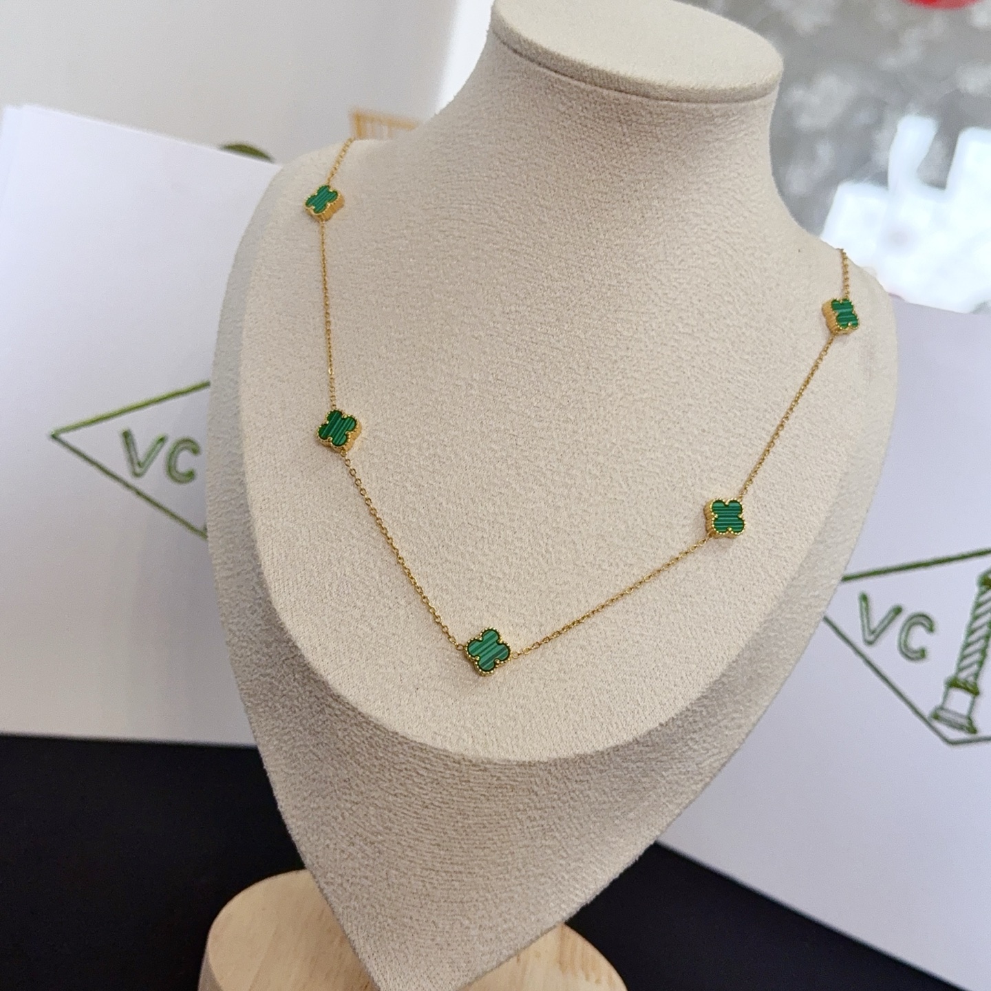 Van Cleef Arpels Alhambra necklace yellow gold green malachite 42cm
