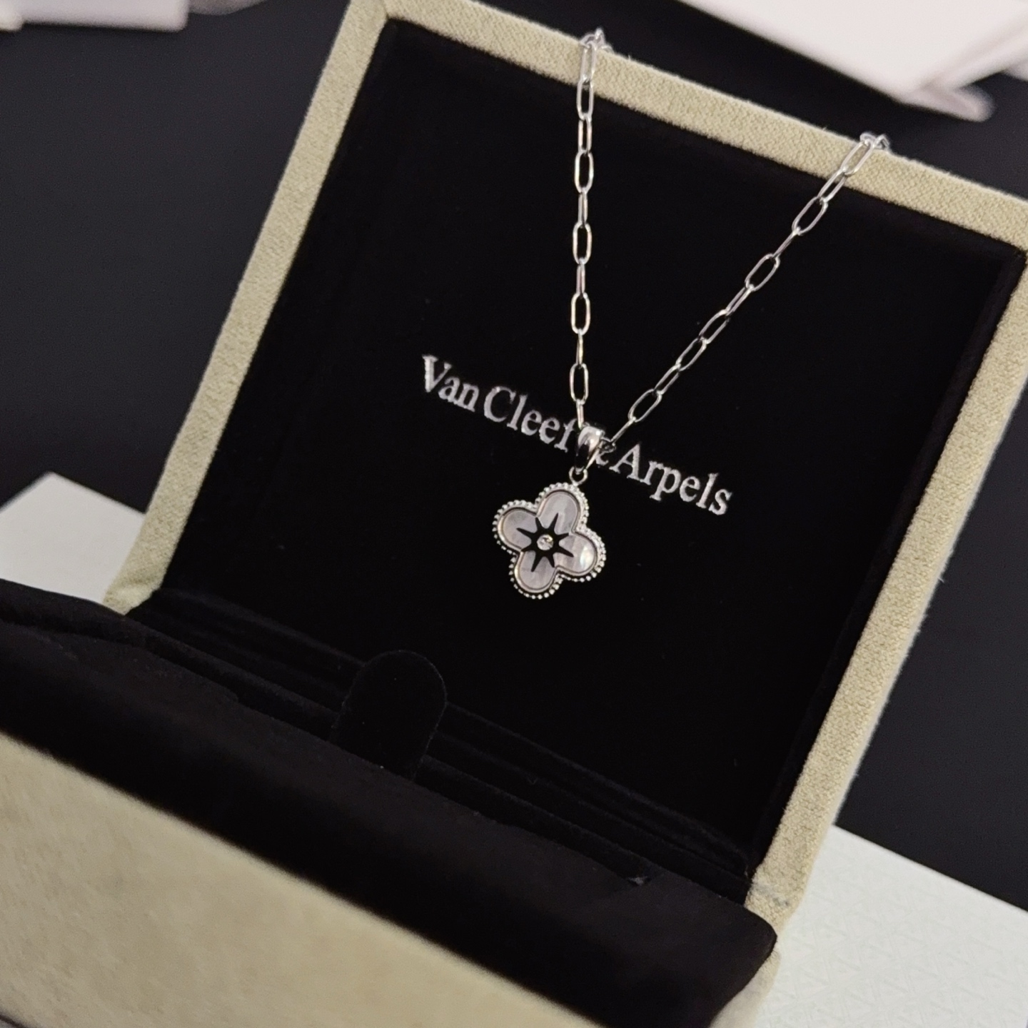 Van Cleef Arpels Alhambra necklace silver white gold white mother-of-pearl diamond 42cm
