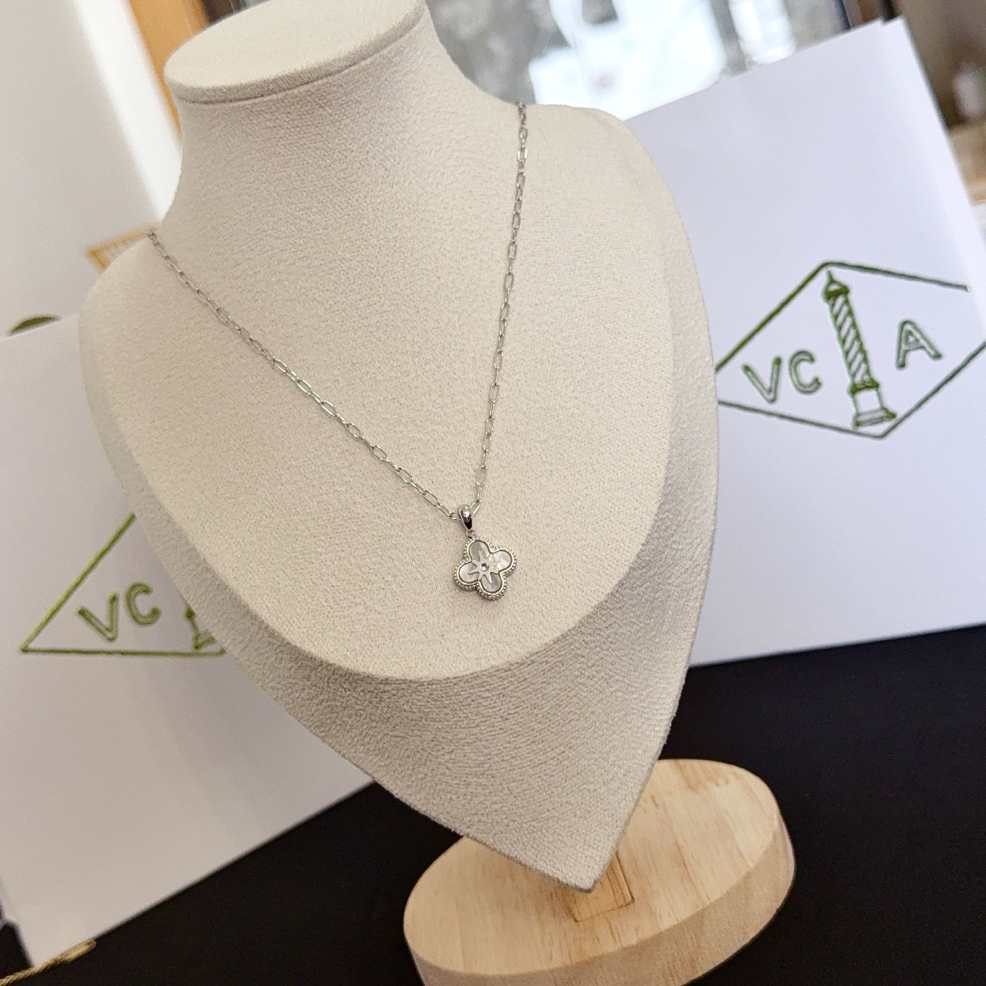 Van Cleef Arpels Alhambra necklace silver white gold white mother-of-pearl diamond 42cm