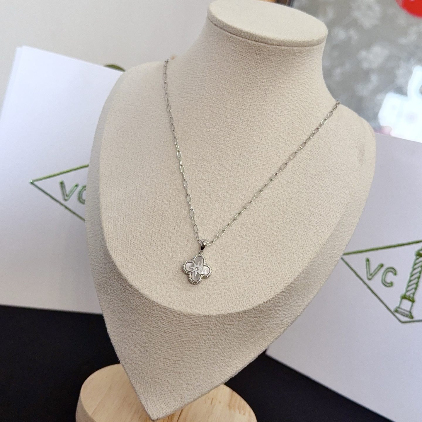 Van Cleef Arpels Alhambra necklace silver white gold white mother-of-pearl diamond 42cm