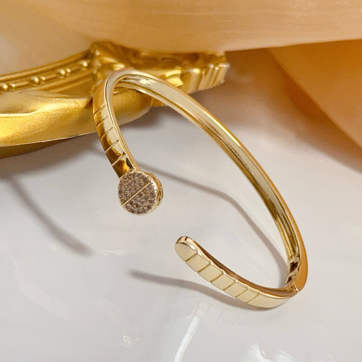 Piaget Possession bracelet 18k yellow gold with pave set clear diamonds 17cm