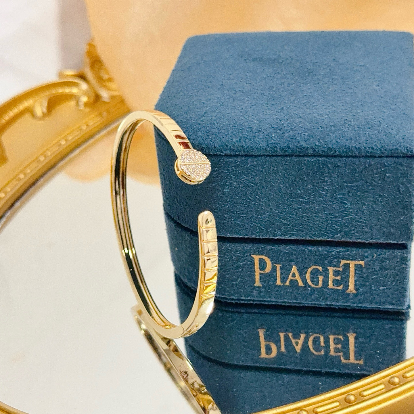 Piaget Possession bracelet 18k yellow gold with pave set clear diamonds 17cm