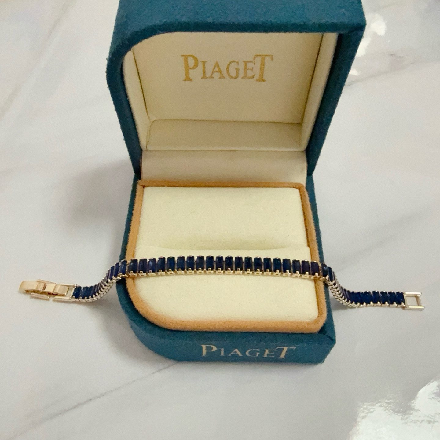 Piaget Tennis Line Bracelet bracelet Yellow gold with deep blue baguette-cut gemstones 18cm