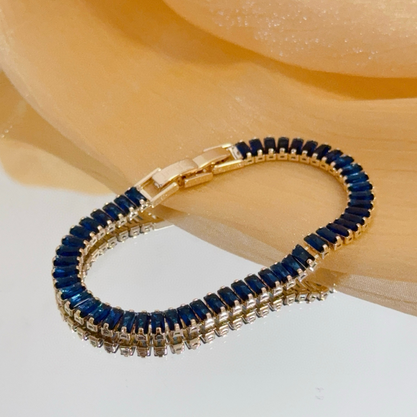 Piaget Tennis Line Bracelet bracelet Yellow gold with deep blue baguette-cut gemstones 18cm
