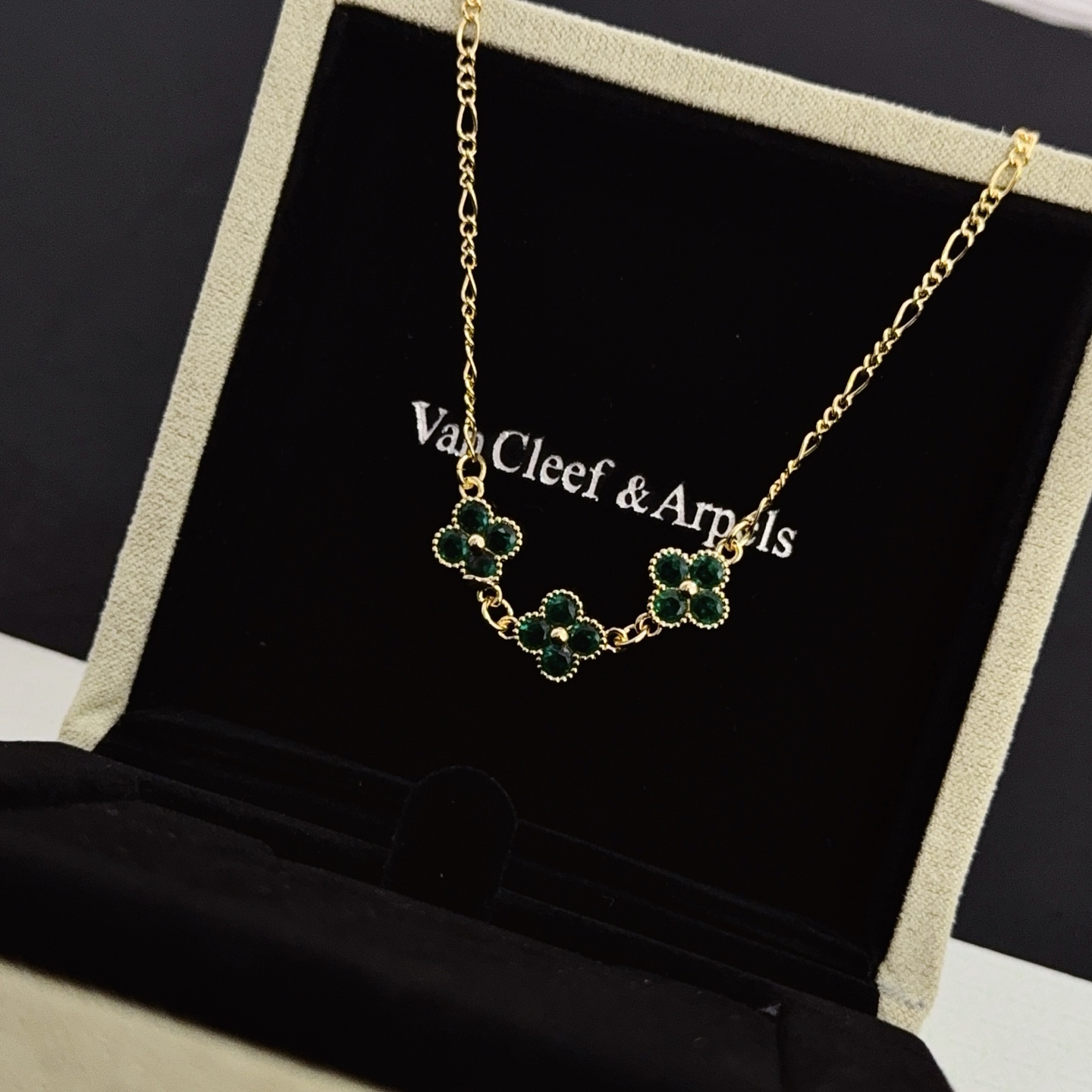 Collar Van Cleef Arpels Alhambra oro amarillo verde esmeralda 42cm