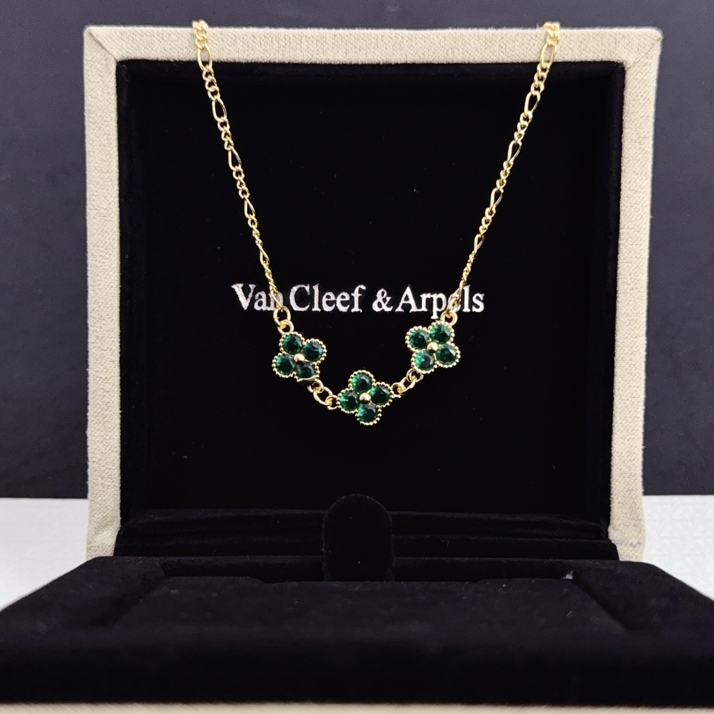 Collar Van Cleef Arpels Alhambra oro amarillo verde esmeralda 42cm