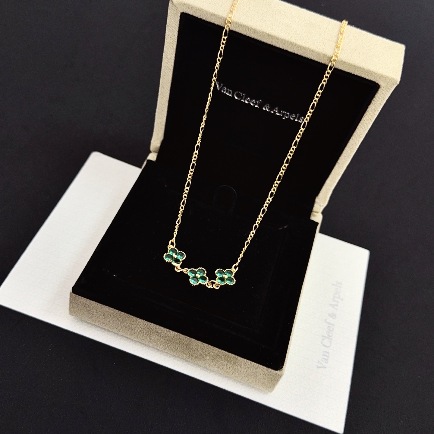 Collar Van Cleef Arpels Alhambra oro amarillo verde esmeralda 42cm