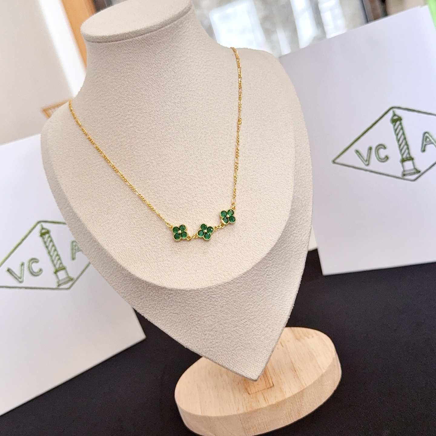 Collar Van Cleef Arpels Alhambra oro amarillo verde esmeralda 42cm