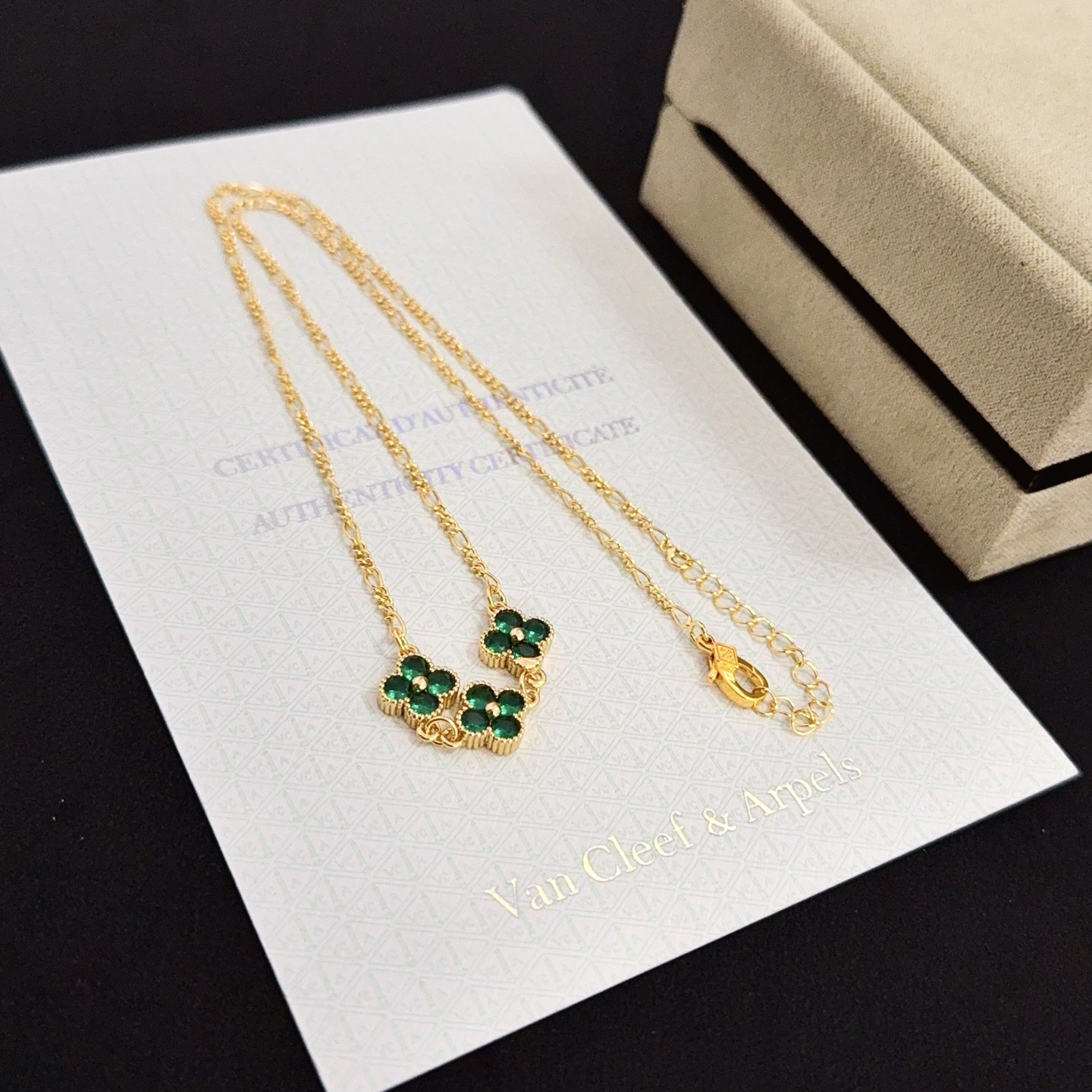 Collar Van Cleef Arpels Alhambra oro amarillo verde esmeralda 42cm