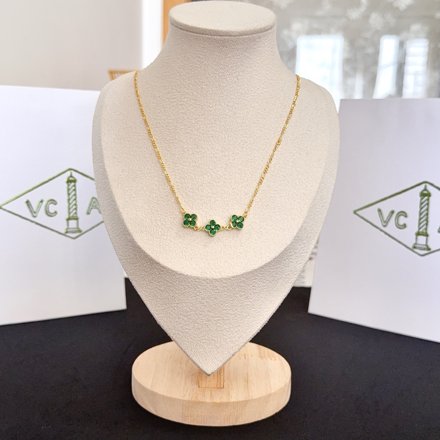 Collar Van Cleef Arpels Alhambra oro amarillo verde esmeralda 42cm