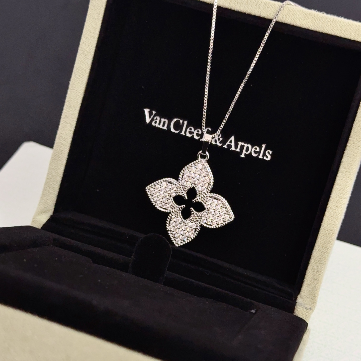 Van Cleef Arpels Alhambra necklace silver-toned white gold metal with pave-set white diamonds 42cm