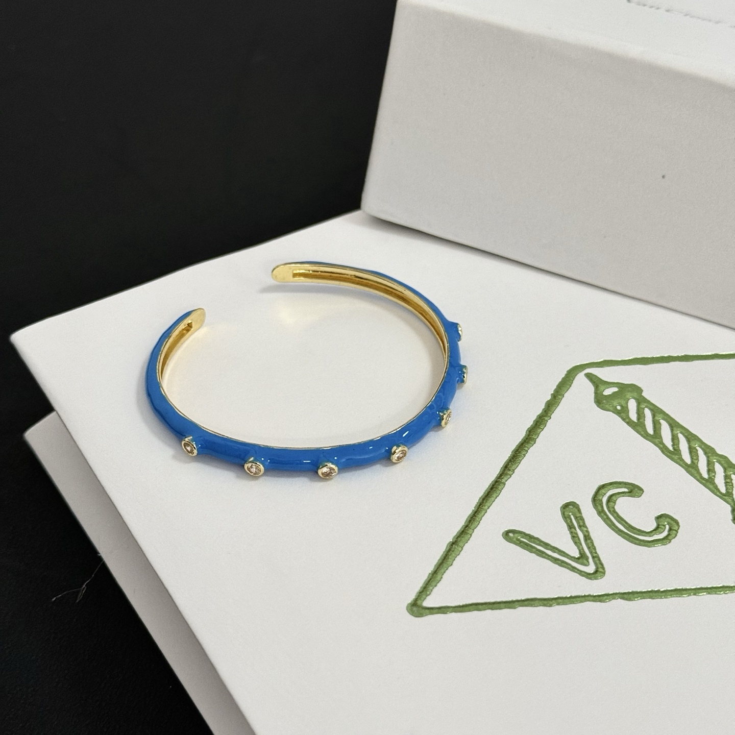 Van Cleef Arpels Perlee bracelet Yellow gold with blue enamel and clear diamond accents 17cm