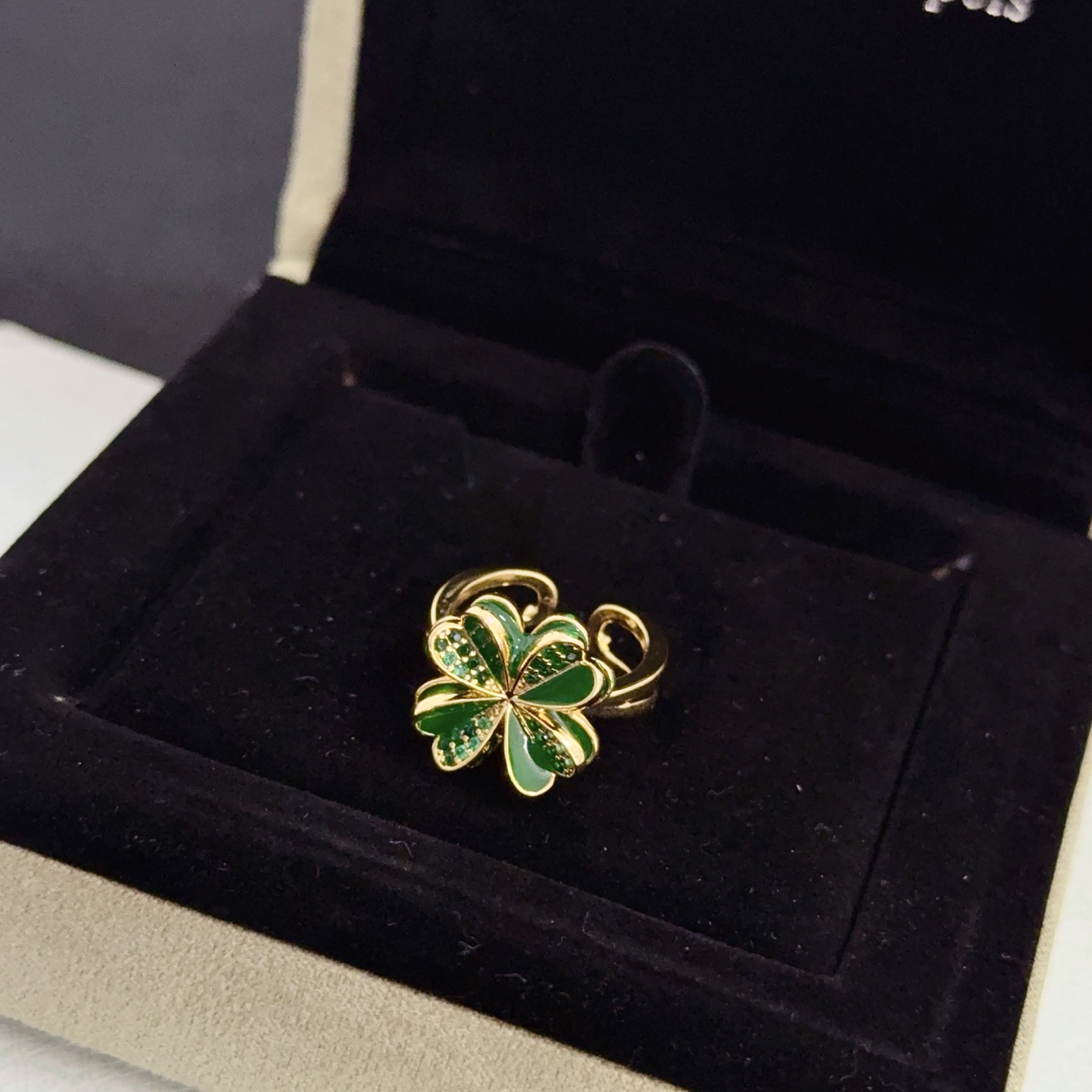 Van Cleef Arpels Cosmos Four-Leaf Clover ring yellow gold metal with green enamel and green pave stones adjustable open band
