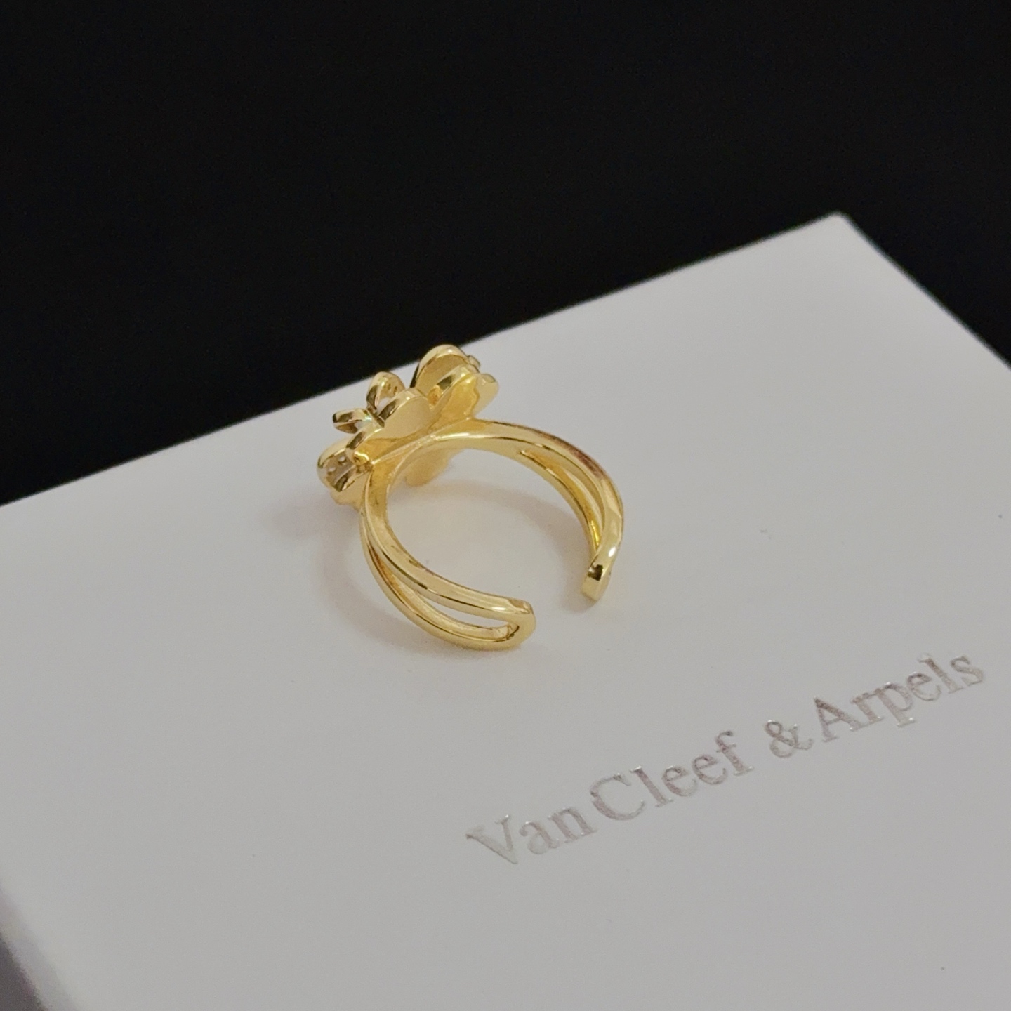 Van Cleef Arpels Frivole ring Yellow gold white mother-of-pearl clear diamond US 7