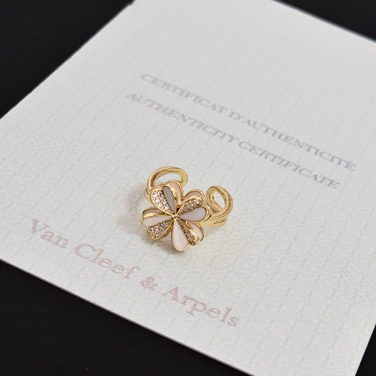 Van Cleef Arpels Frivole ring Yellow gold white mother-of-pearl clear diamond US 7