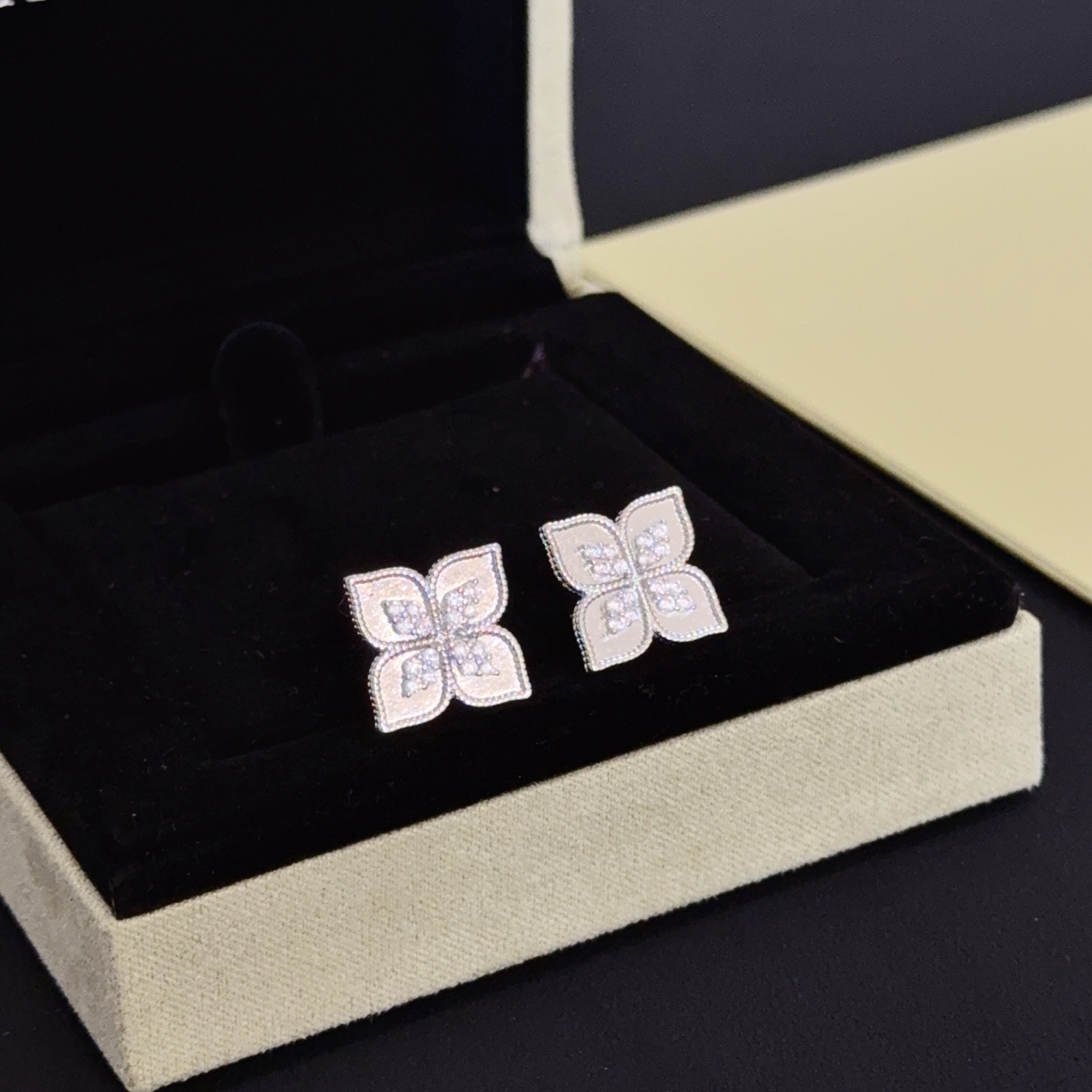 Van Cleef Arpels Alhambra earrings white gold diamond 10mm