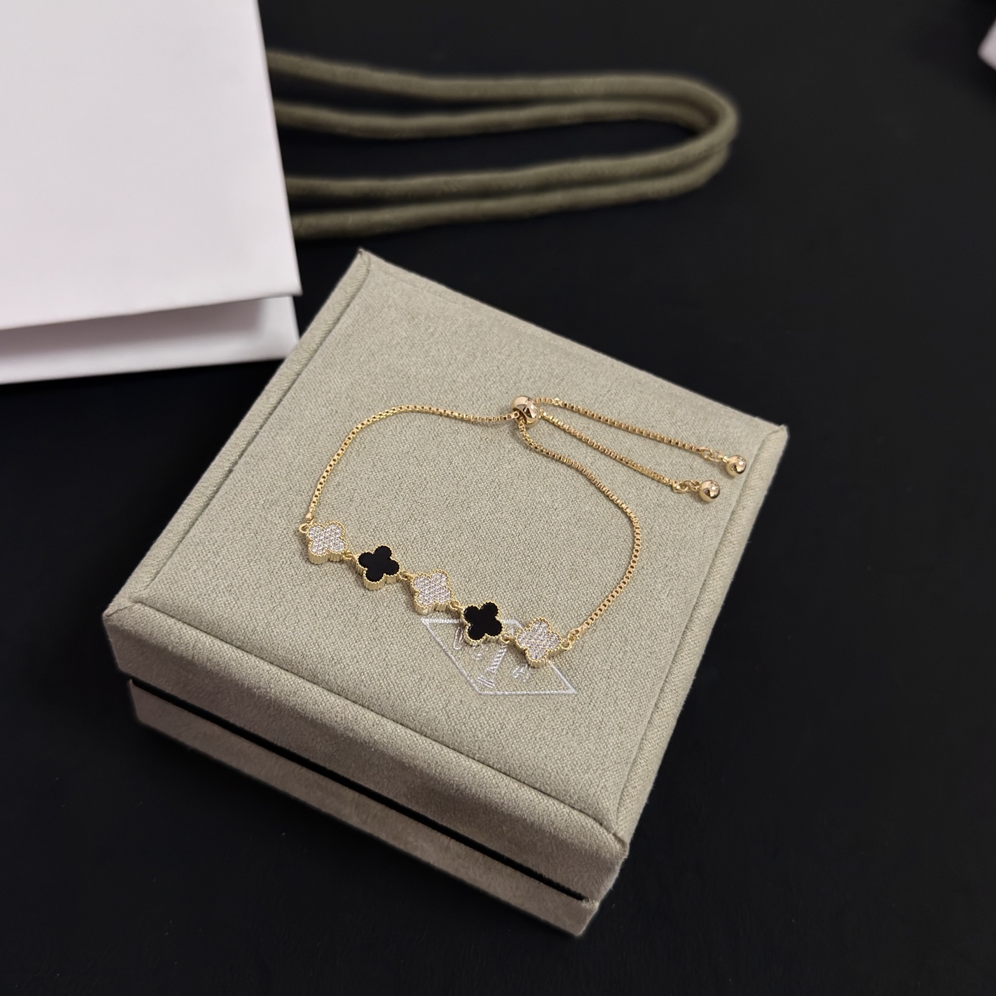 Van Cleef Arpels Alhambra bracelet yellow gold metal black onyx clover motifs clear diamond-paved clover motifs adjustable sliding bolo chain fits 15-20cm wrist