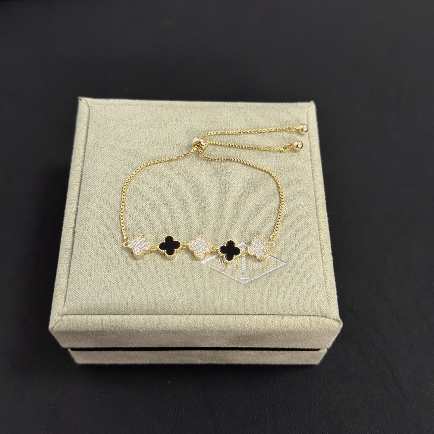 Van Cleef Arpels Alhambra bracelet yellow gold metal black onyx clover motifs clear diamond-paved clover motifs adjustable sliding bolo chain fits 15-20cm wrist