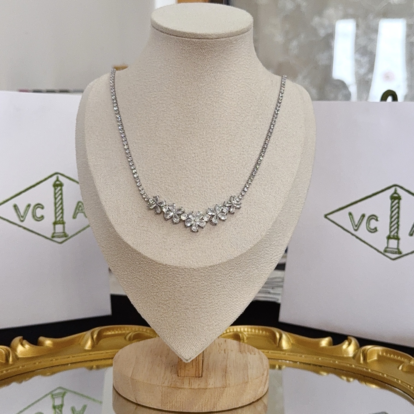 Van Cleef Arpels Frivole necklace silver-toned white gold with clear diamond accents 42cm