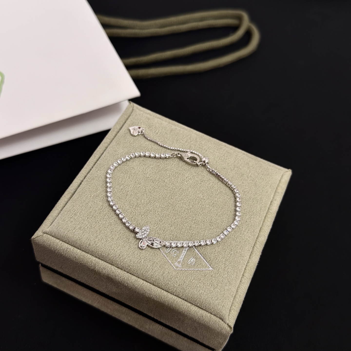Bracciale Van Cleef Arpels Quadrifoglio Metallo color argento con intarsi di diamanti trasparenti 17 cm