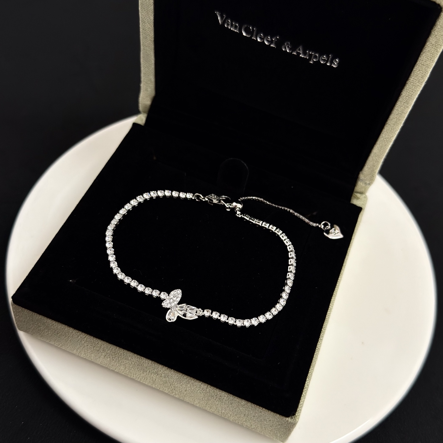 Bracciale Van Cleef Arpels Quadrifoglio Metallo color argento con intarsi di diamanti trasparenti 17 cm