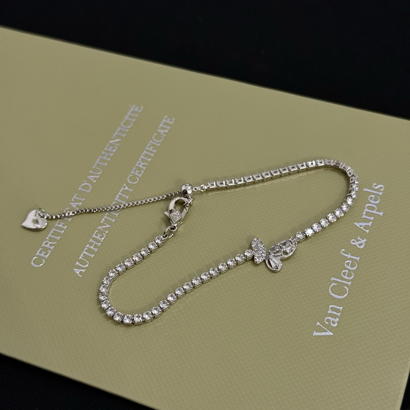 Bracciale Van Cleef Arpels Quadrifoglio Metallo color argento con intarsi di diamanti trasparenti 17 cm