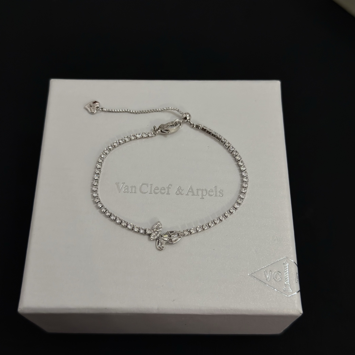 Bracciale Van Cleef Arpels Quadrifoglio Metallo color argento con intarsi di diamanti trasparenti 17 cm